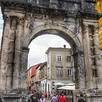 Villa John Pula