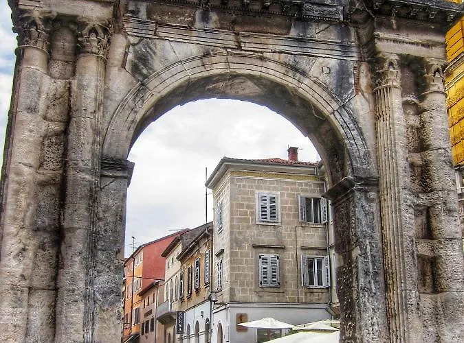 Villa John Pula