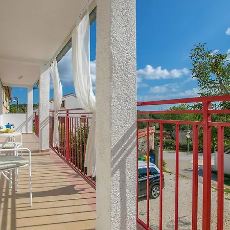 John Βίλα Πούλα