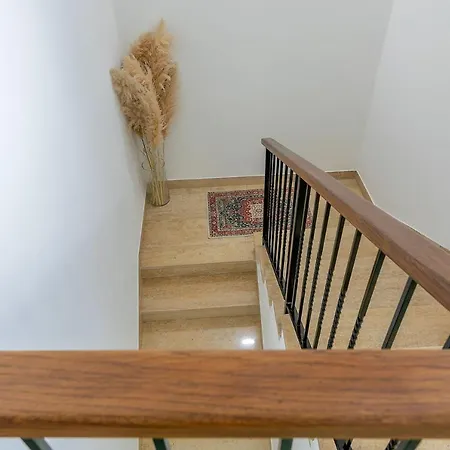 John Βίλα Πούλα