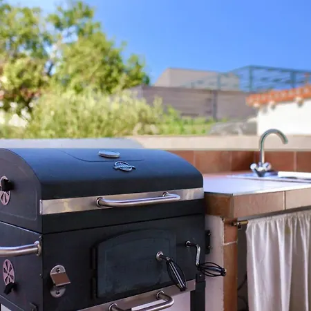 John Βίλα Πούλα